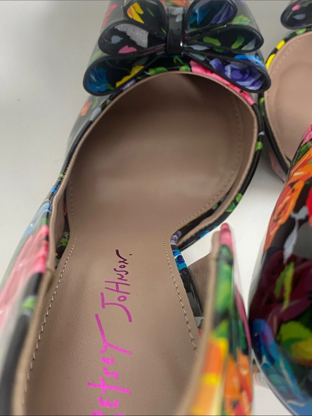 Betsey Johnson Black Patent Floral Pointed-Toe Bow Heels Size 8.5